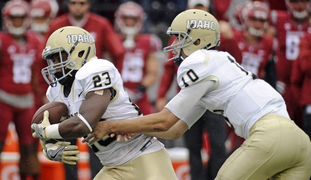Sep 17, 2016; Pullman, WA, USA; Idaho Vandals running back Aaron Duckworth (23) takes the hand off from Idaho Vandals quarterback Matt Linehan (10) during a game against the Washington State Cougars during the first half at Martin Stadium. Photo Credit: James Snook-USA TODAY Sports