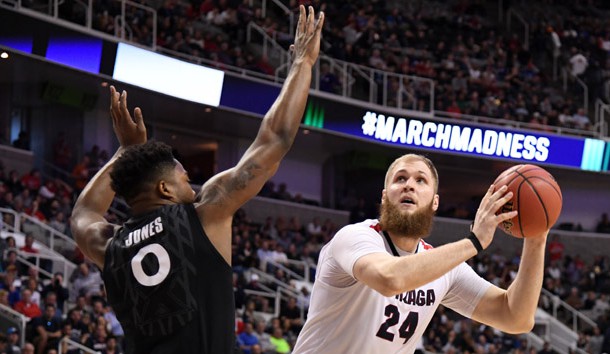 Mar 25, 2017; San Jose, CA, USA; Gonzaga Bulldogs center Przemek Karnowski (24) shoots against Xavier Musketeers forward Tyrique Jones (0) during the second half in the finals of the West Regional of the 2017 NCAA Tournament at SAP Center. Photo Credit: Kyle Terada-USA TODAY Sports