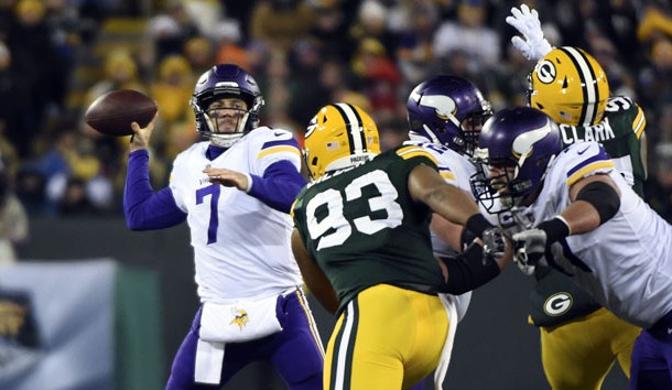Dec 23, 2017; Green Bay, WI, USA; Minnesota Vikings quarterback Case Keenum (7) gets a pass away from Green Bay Packers linebacker Reggie Gilbert (93) in the first quarter at Lambeau Field. Photo Credit: Benny Sieu-USA TODAY Sports