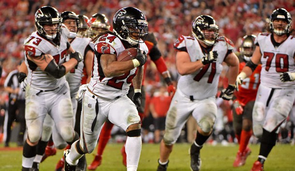 Dec 18, 2017; Tampa, FL, USA; Atlanta Falcons running back Devonta Freeman (24) runs the ball for a touchdown against the Tampa Bay Buccaneers during the second half at Raymond James Stadium. Photo Credit: Jasen Vinlove-USA TODAY Sports