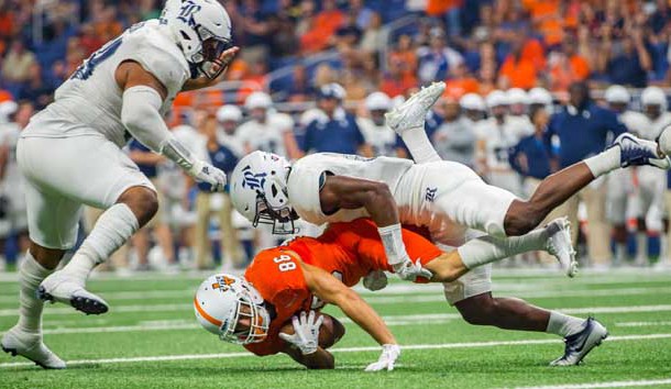 Oct 21, 2017; San Antonio, TX, USA; Rice Owls safety J.T. Ibe (17) brings down UTSA Roadrunners wide receiver Brady Jones (86) during the first quarter at Alamodome. Photo Credit: John Gutierrez-USA TODAY Sports