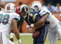 Dolphins get to .500 mark with win over Rams