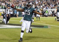 Eagles prevent Bears from clinching division title