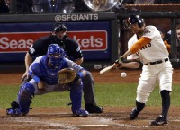 Pence stays hot as Giants take Game 4 of Fall Classic