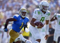 Oregon dominates UCLA to get back in win column