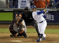 Royals even World Series with 7-2 rout of Giants