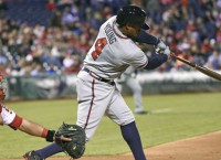 Braves rally to beat Phillies 5-2