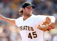 Pirates hang on to beat Tigers 5-4