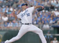 Royals heating up, cruise to 7-2 win over Brewers