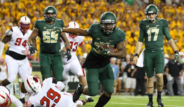 Sep 12, 2015; Waco, TX, USA; Baylor Bears running back Shock Linwood (32) goes around the left side for a touchdown during a game against the Lamar Cardinals at McLane Stadium. Baylor won 66-31. Mandatory Credit: Ray Carlin-USA TODAY Sports