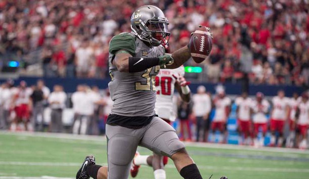 Oct 3, 2015; Arlington, TX, USA; Baylor Bears running back Shock Linwood (32) rushes for a touchdown against the Texas Tech Red Raiders during the first quarter at AT&T Stadium. Mandatory Credit: Jerome Miron-USA TODAY Sports