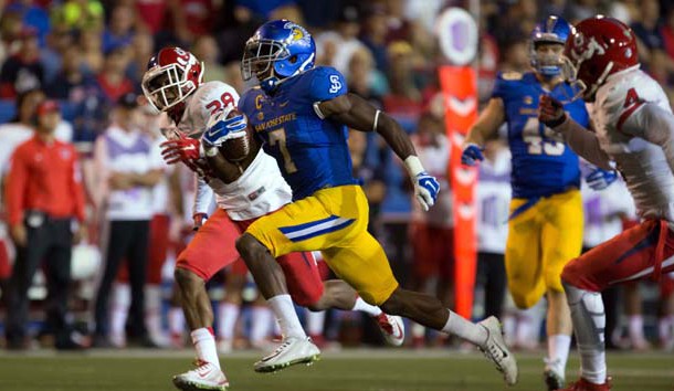 Sep 26, 2015; San Jose, CA, USA; San Jose State Spartans running back Tyler Ervin (7) runs for a touchdown against the Fresno State Bulldogs during the third quarter at Spartan Stadium. Mandatory Credit: Kelley L Cox-USA TODAY Sports