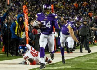 Vikings clinch playoff berth with rout of Giants