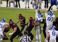 San Diego State hangs on to beat Air Force