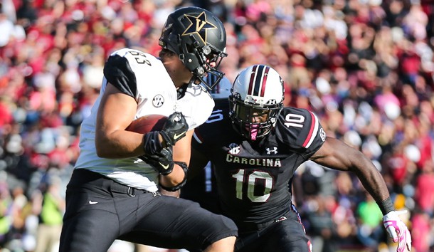 South Carolina  linebacker Skai Moore (10) comes in for the stop  during the second quarter between Vanderbilt and South Carolina last year at Williams-Brice Stadium. Photo Credit: Jim Dedmon-USA TODAY Sports