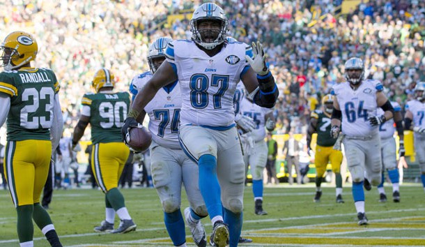 Nov 15, 2015; Green Bay, WI, USA; Detroit Lions tight end Brandon Pettigrew (87) celebrates a touchdown catch during the third quarter against the Green Bay Packers at Lambeau Field.  Detroit won 18-16.  Photo Credit: Jeff Hanisch-USA TODAY Sports