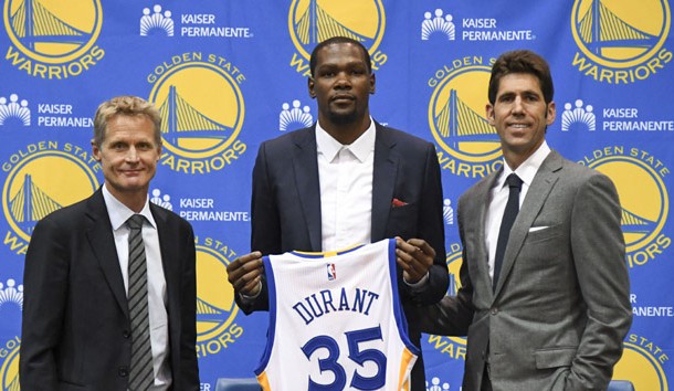 Jul 7, 2016; Oakland, CA, USA; Golden State Warriors head coach Steve Kerr (left), Kevin Durant (center), and general manager Bob Myers (right) pose for a photo during a press conference after Durant signed with the Warriors at the Warriors Practice Facility. Photo Credit: Kyle Terada-USA TODAY Sports