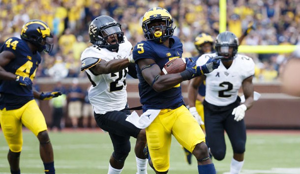 Sep 10, 2016; Ann Arbor, MI, USA; Michigan Wolverines linebacker Jabrill Peppers (5) runs the ball on a punt return in the second quarter against the UCF Knights at Michigan Stadium. Photo Credit: Rick Osentoski-USA TODAY Sports