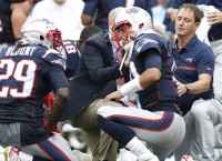 NFL Notebook: Patriots' Garoppolo injures shoulder