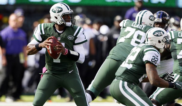 Oct 23, 2016; East Rutherford, NJ, USA;  New York Jets quarterback Geno Smith (7) drops back to pass against Baltimore Ravens during first half at MetLife Stadium. Photo Credit: Noah K. Murray-USA TODAY Sports