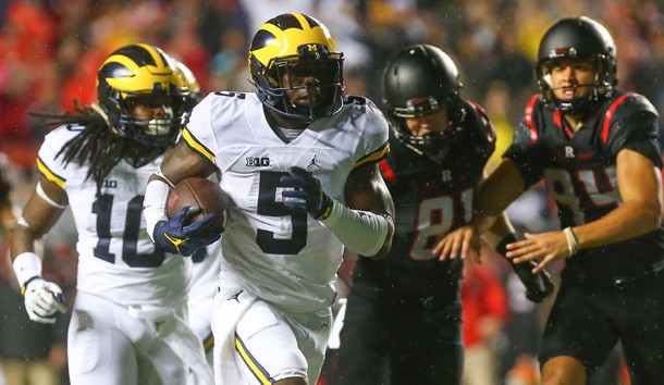 Oct 8, 2016; Piscataway, NJ, USA;  Michigan Wolverines linebacker Jabrill Peppers (5) runs with the ball during their game against the Rutgers Scarlet Knights at High Points Solutions Stadium. Photo Credit: Ed Mulholland-USA TODAY Sports