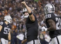Carr, Raiders rally past Texans in Mexico City