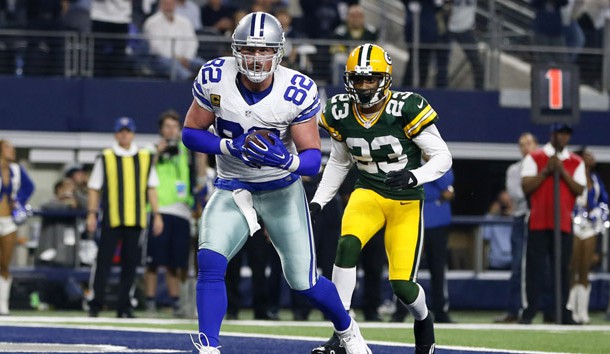 Jan 15, 2017; Arlington, TX, USA; Dallas Cowboys tight end Jason Witten (82) catches a touchdown pass against Green Bay Packers cornerback Damarious Randall (23) during the fourth quarter in the NFC Divisional playoff game at AT&T Stadium. Photo Credit: Tim Heitman-USA TODAY Sports