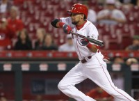 MLB Notes: Reds' Hamilton fractures left thumb