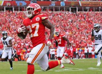 Chiefs wake up in second half to beat Eagles