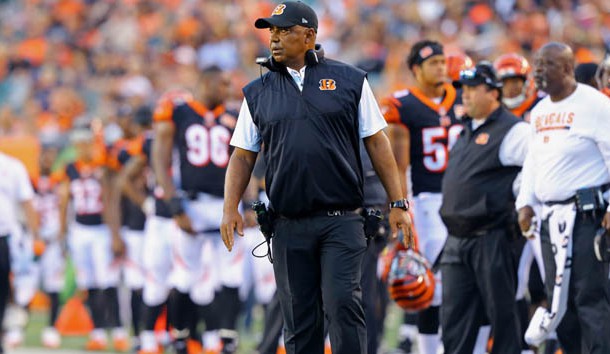 Aug 19, 2017; Cincinnati, OH, USA; Cincinnati Bengals head coach Marvin Lewis works the sideline against the Kansas City Chiefs in the first half at Paul Brown Stadium. Photo Credit: Aaron Doster-USA TODAY Sports