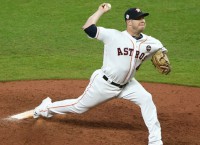Astros take command early, lead Series 2-1