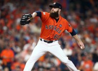 Keuchel pitches Astros to Game 1 win over Yankees