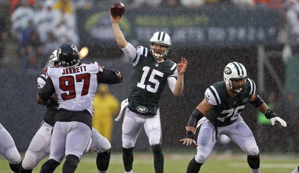 Oct 29, 2017; East Rutherford, NJ, USA; New York Jets quarterback Josh McCown (15) passes against the Atlanta Falcons during the third quarter at MetLife Stadium. Photo Credit: Adam Hunger-USA TODAY Sports