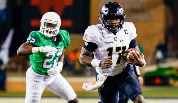 Nov 18, 2017; Denton, TX, USA; Army Black Knights quarterback Ahmad Bradshaw (17) carries the ball for a 15-yard touchdown against the North Texas Mean Green during the first half at Apogee Stadium. Photo Credit: Ray Carlin-USA TODAY Sports