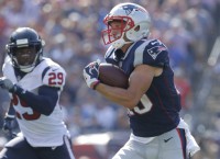 Former Patriots WR Hogan signs with Panthers