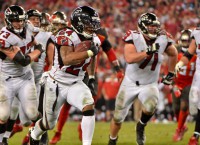Falcons dump Bucs to stay in NFC South chase
