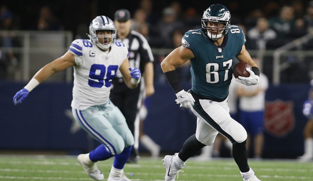 Nov 19, 2017; Arlington, TX, USA; Philadelphia Eagles tight end Brent Celek (87) runs after catching a pass against Dallas Cowboys defensive end Tyrone Crawford (98) in the third quarter at AT&T Stadium. Photo Credit: Tim Heitman-USA TODAY Sports
