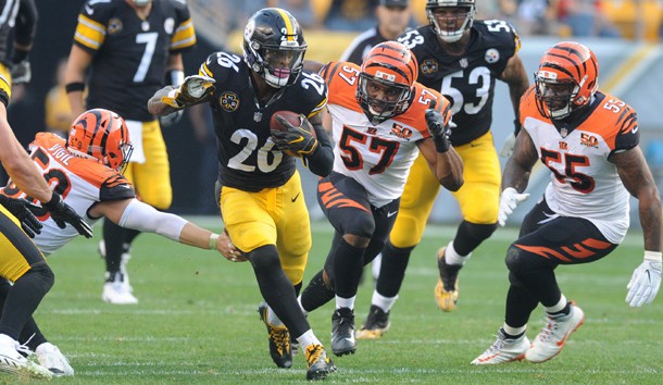 Oct 22, 2017; Pittsburgh, PA, USA; Pittsburgh Steelers runningback Le'Veon Bell (26) runs for a first down as Cincinnati Bengals linebacker Nick Vigil (59) and linebacker Vincent Rey (57) give chase in the second quarter at Heinz Field. Photo Credit: Philip G. Pavely-USA TODAY Sports