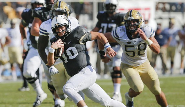 Sep 29, 2018; Orlando, FL, USA; UCF Knights quarterback McKenzie Milton (10) runs for a touchdown as Pittsburgh Panthers linebacker Quintin Wirginis (58) gives chase during the second quarter at Spectrum Stadium. Photo Credit: Reinhold Matay-USA TODAY Sports