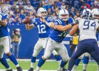Luck, Colts get big win over Titans
