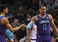 Hornets use big fourth quarter to down Knicks 101-92