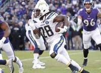 Report: Chargers RB Gordon considers ending holdout