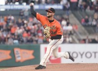 Fading playoff hopes on line as Giants host D-backs