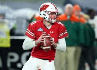Coan to start at QB for Wisconsin