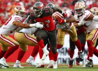 Bucs RB Jones could play after finger procedure