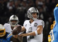 Raiders QB Carr signs three-year, $121.5M extension