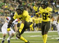 Oregon star DE Thibodeaux sprains left ankle