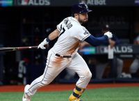 Braves sign d'Arnaud to 2-year, $16M deal