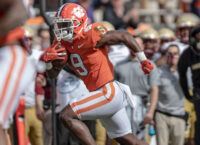 Clemson RB Etienne sets ACC rushing mark