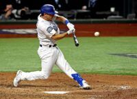 Dodgers agree to 2-year deal with C Austin Barnes